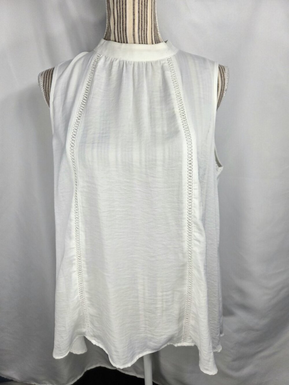 Mossimo White High Neck Keyhole Opening LadderLace Accent Sleeveless Top Size XL